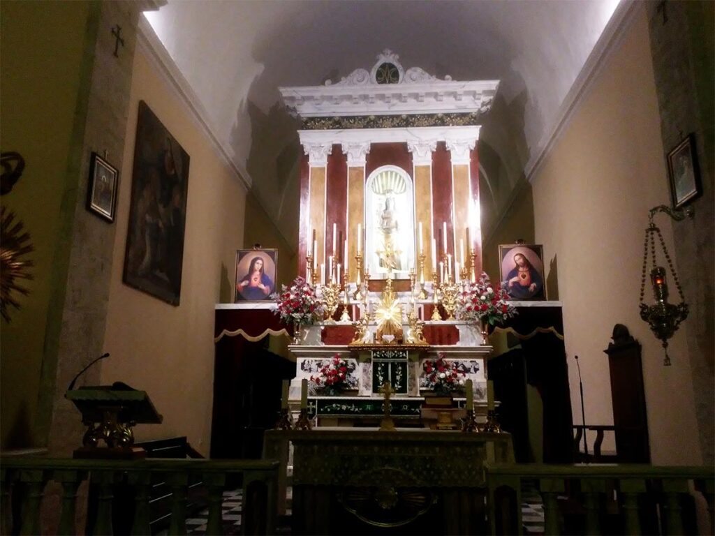 Florinas - Altare maggiore della chiesa parrocchiale dell'Assunta